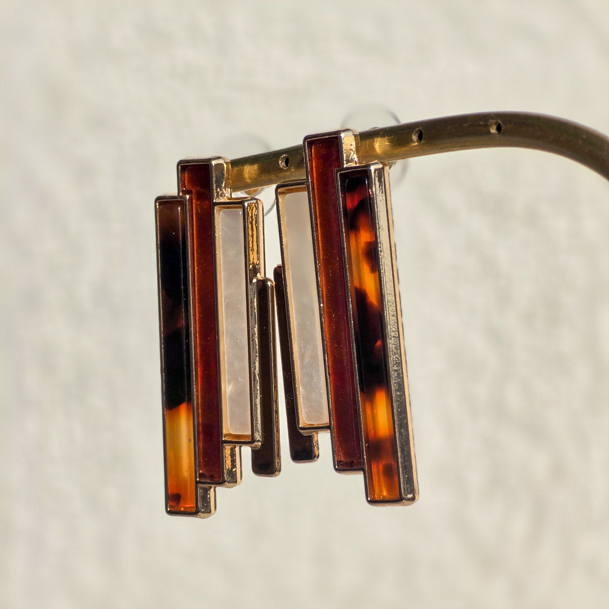 KPE-2001 Bal Rengi Linear Art Deco Geometrik Küpe