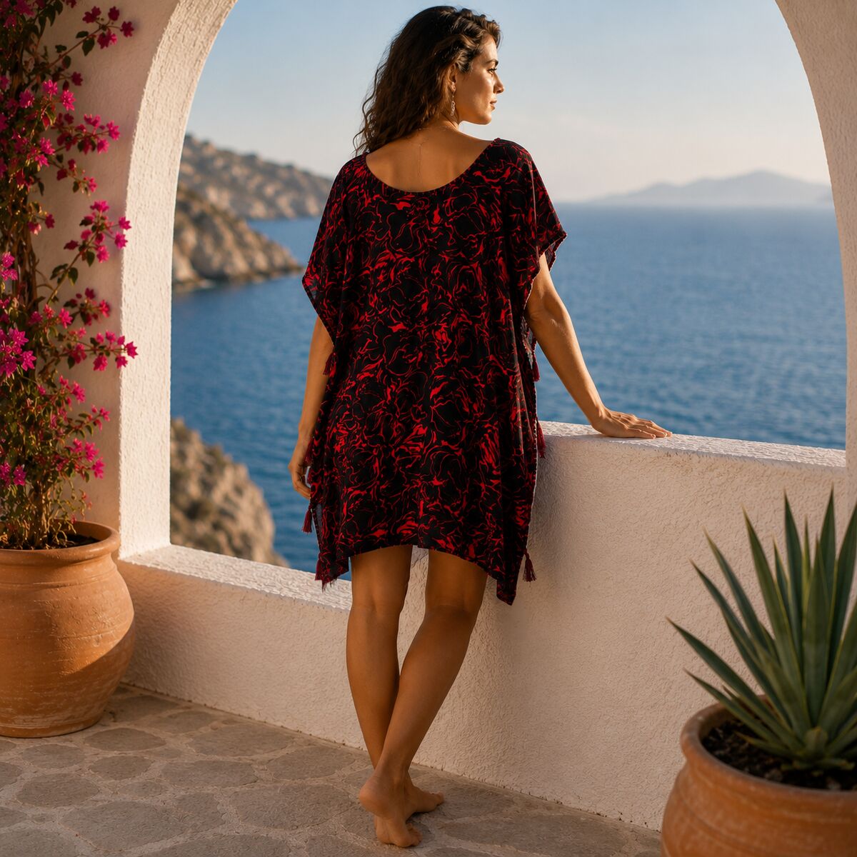 Kırmızı soyut çiçek desenli pareo, bordo püskül ve asimetrik etek kesimi