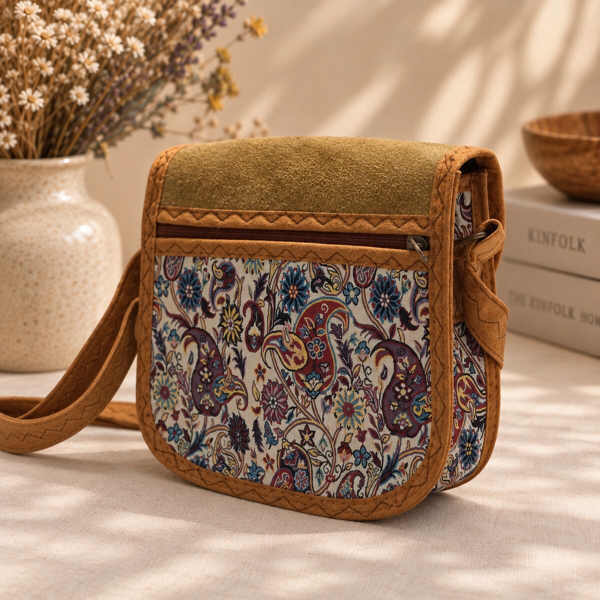CNT-6024 Hardal Süet Kapaklı Paisley Desenli Goblen Omuz Çantası | Eos Kolektif - EOS Kolektif