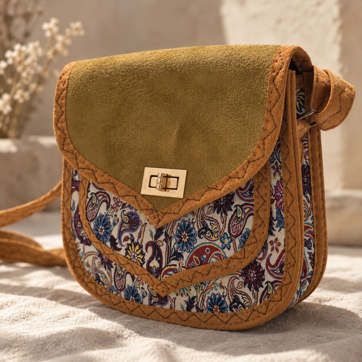 CNT-6024 Hardal Süet Kapaklı Paisley Desenli Goblen Omuz Çantası | Eos Kolektif - EOS Kolektif
