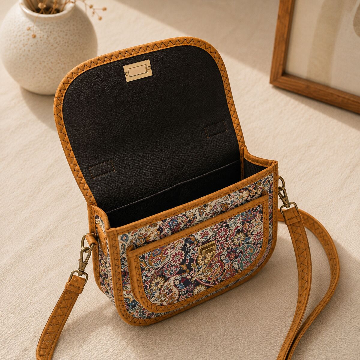 CNT-6024 Hardal Süet Kapaklı Paisley Desenli Goblen Omuz Çantası | Eos Kolektif - EOS Kolektif