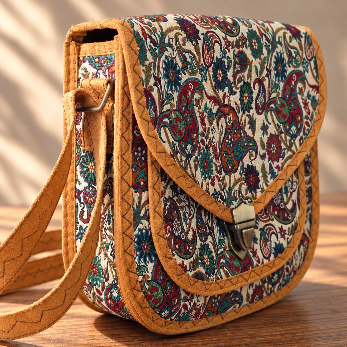 CNT-6036 Taba Krem Paisley Desenli Goblen Orta Boy Postacı Çanta | Eos Kolektif - EOS Kolektif