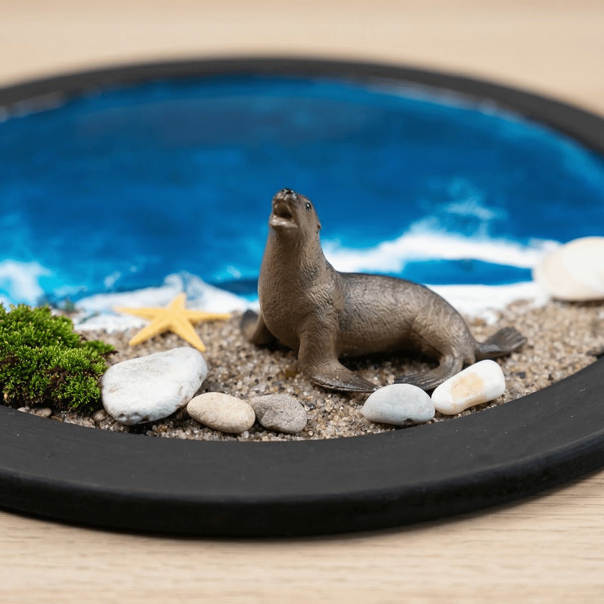 Dek - 2140 Ocean Serisi: Fok ve Deniz Temalı 3D Reçine Pano (20x20 cm) - EOS Kolektif