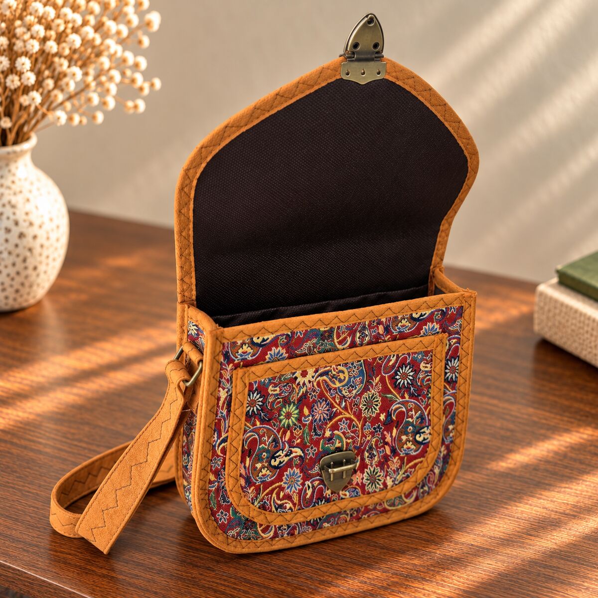 CNT-6035 Taba Kırmızı Paisley Desenli Goblen Orta Boy Postacı Çanta | Eos Kolektif