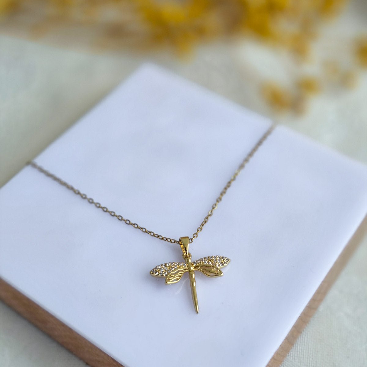 KLY-1025 Gold Yusufçuk Figürlü Çelik Kolye - EOS Kolektif