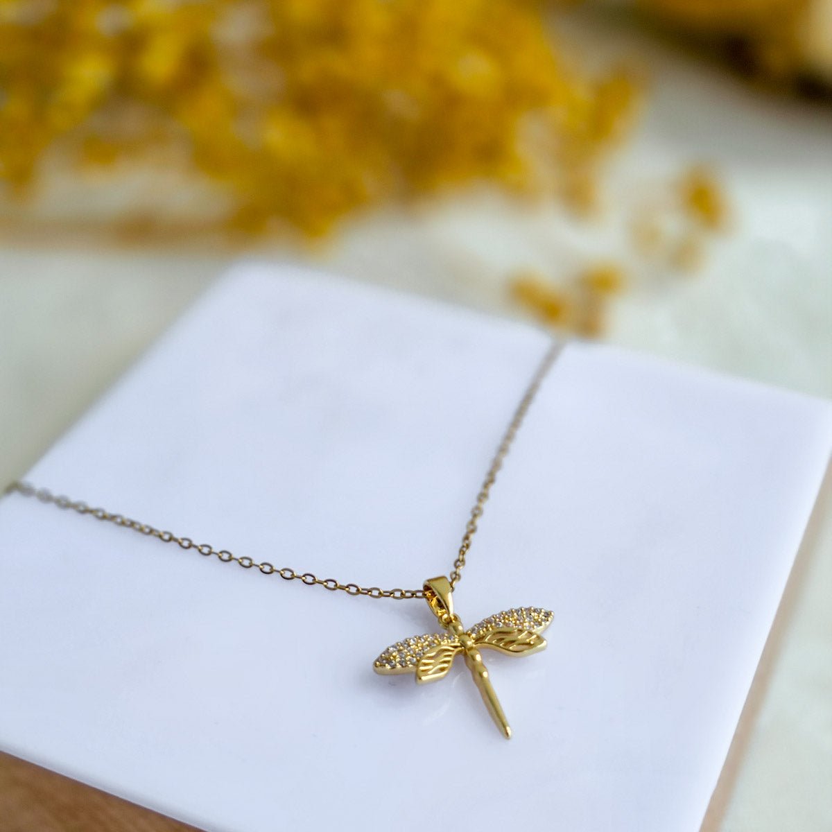 KLY-1025 Gold Yusufçuk Figürlü Çelik Kolye - EOS Kolektif