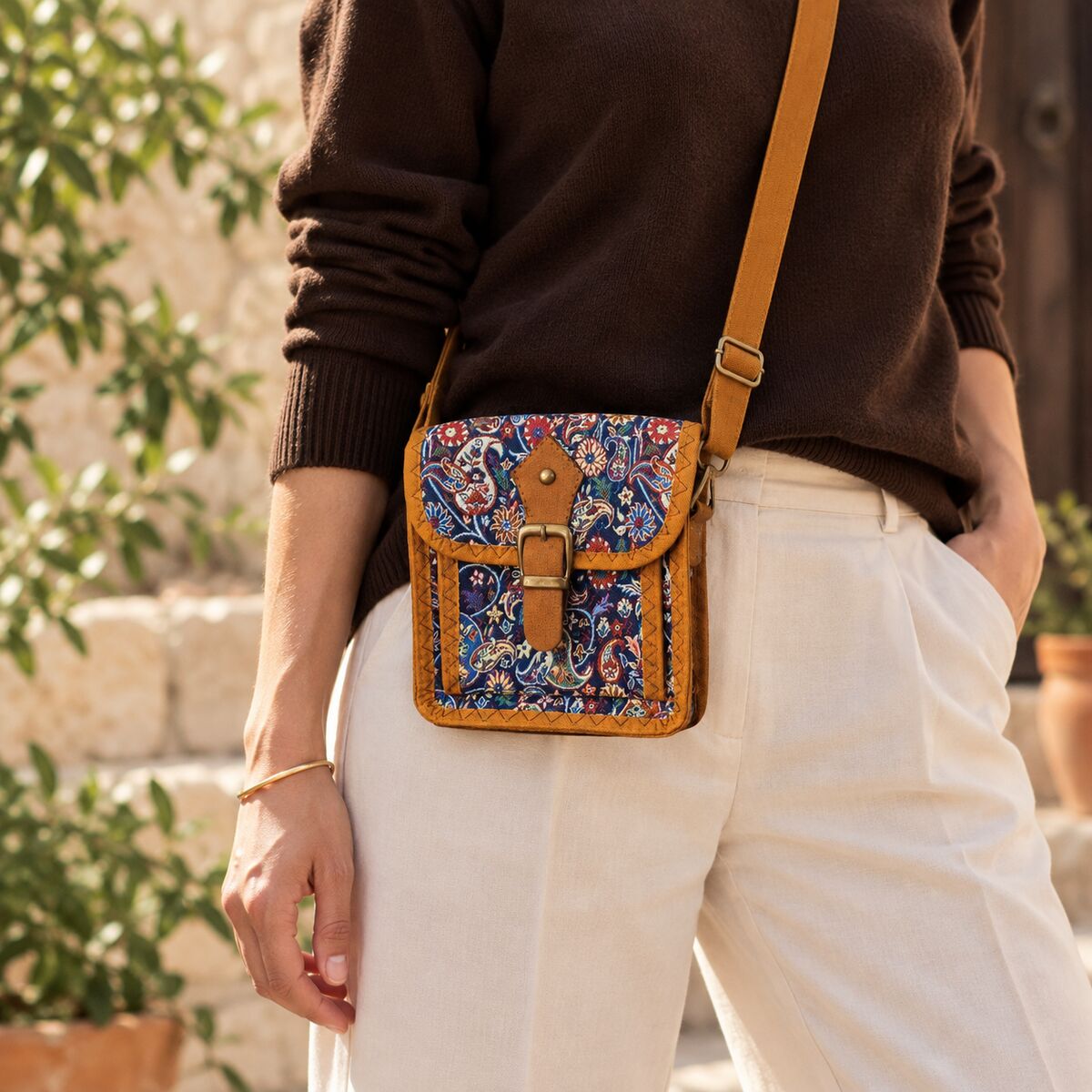 CNT-6045 Taba Lacivert Paisley Desenli Goblen Kemer Detaylı Mini Çapraz Çanta | Eos Kolektif