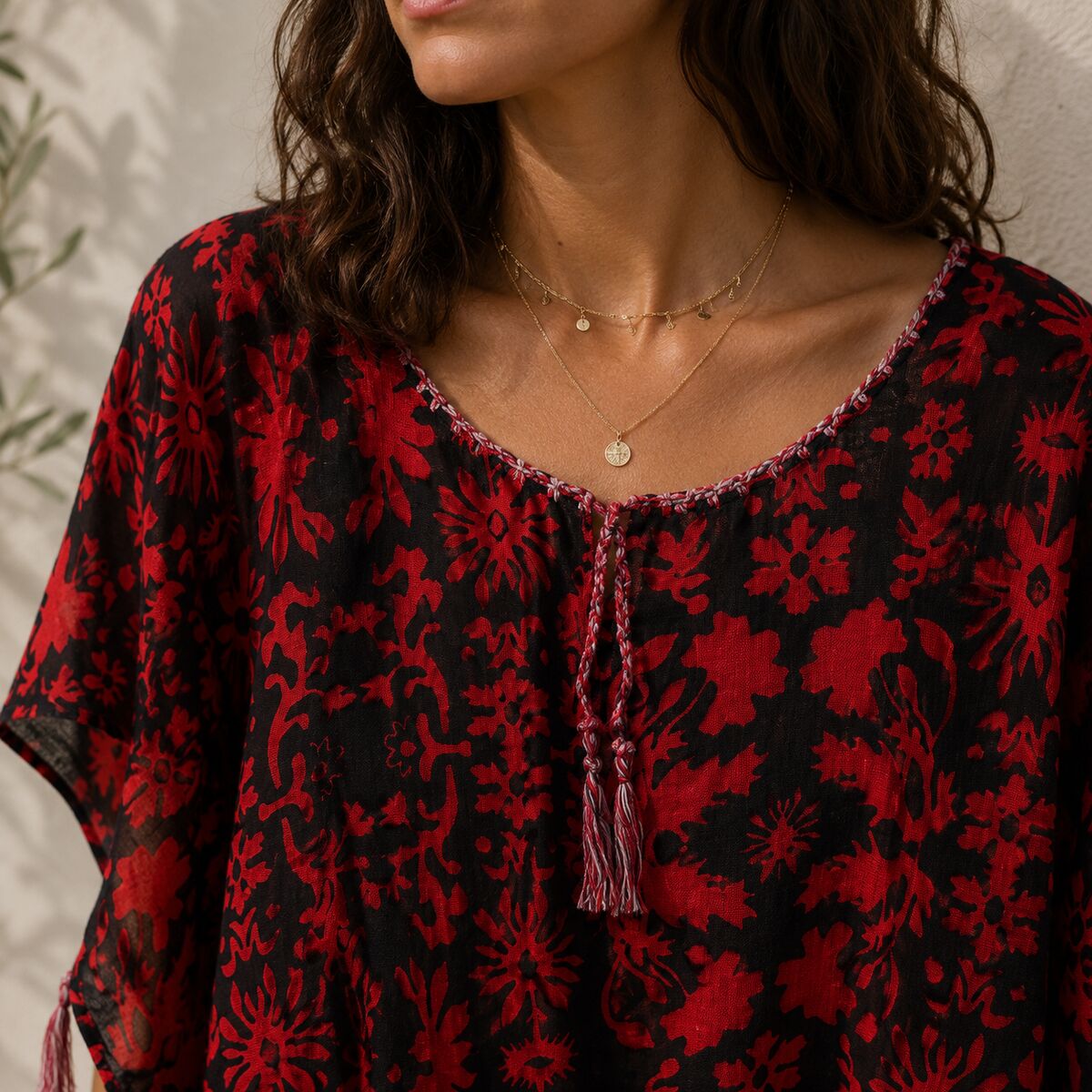 PAR-13050 Siyah Kırmızı Folk Çiçek Desenli Plaj Elbisesi & Pareo | Eos Kolektif - EOS Kolektif