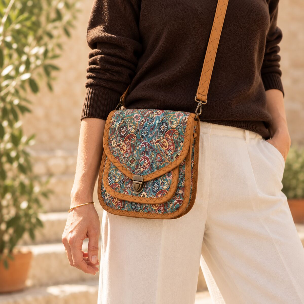 CNT-6037 Taba Mavi Paisley Desenli Goblen Orta Boy Postacı Çanta | Eos Kolektif