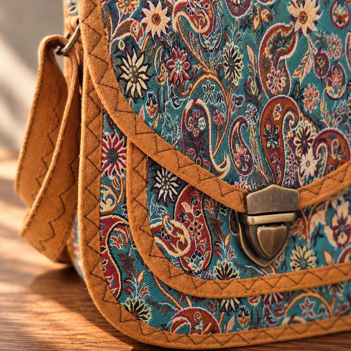 CNT-6037 Taba Mavi Paisley Desenli Goblen Orta Boy Postacı Çanta | Eos Kolektif