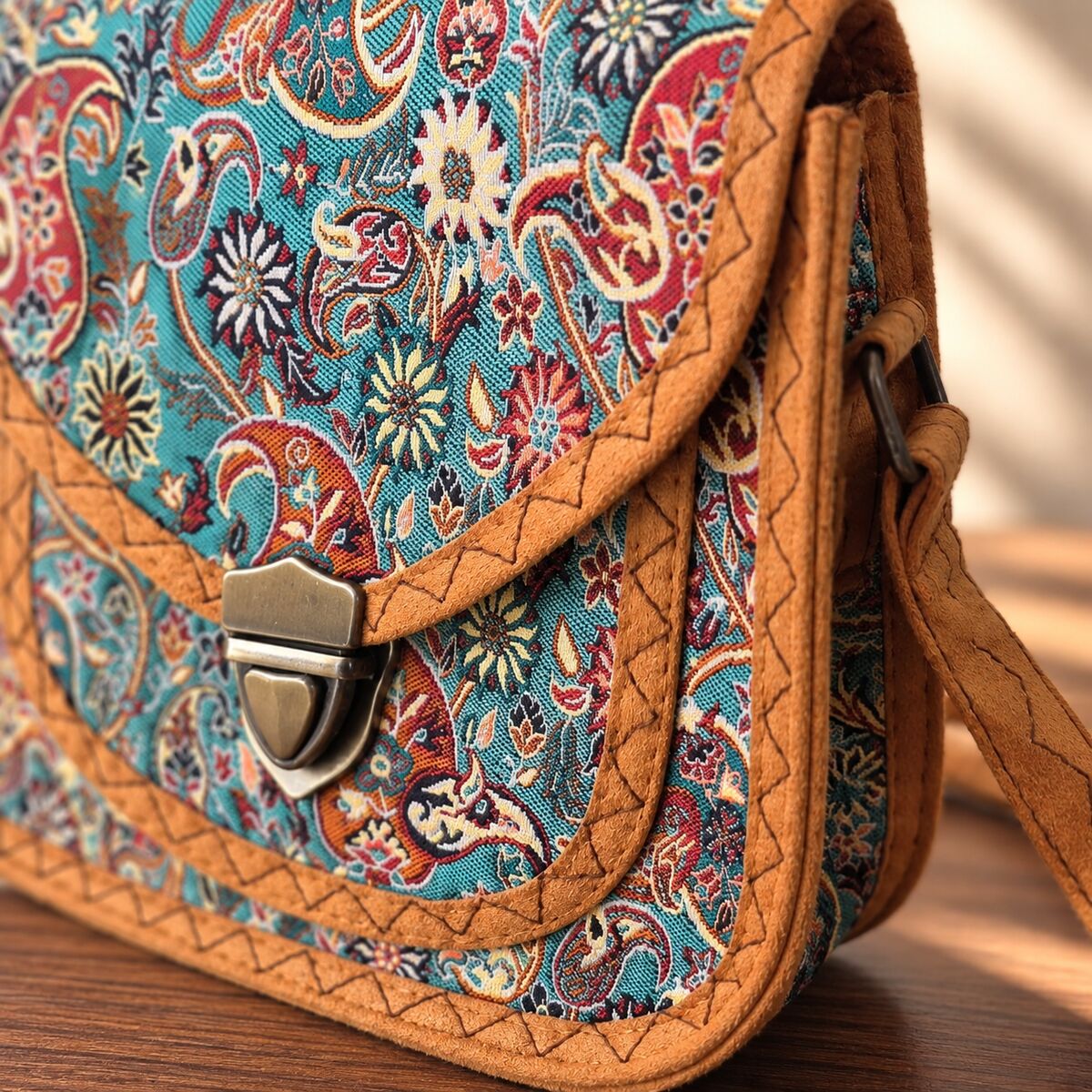 CNT-6040 Taba Mavi Paisley Desenli Goblen Küçük Boy Postacı Çanta | Eos Kolektif